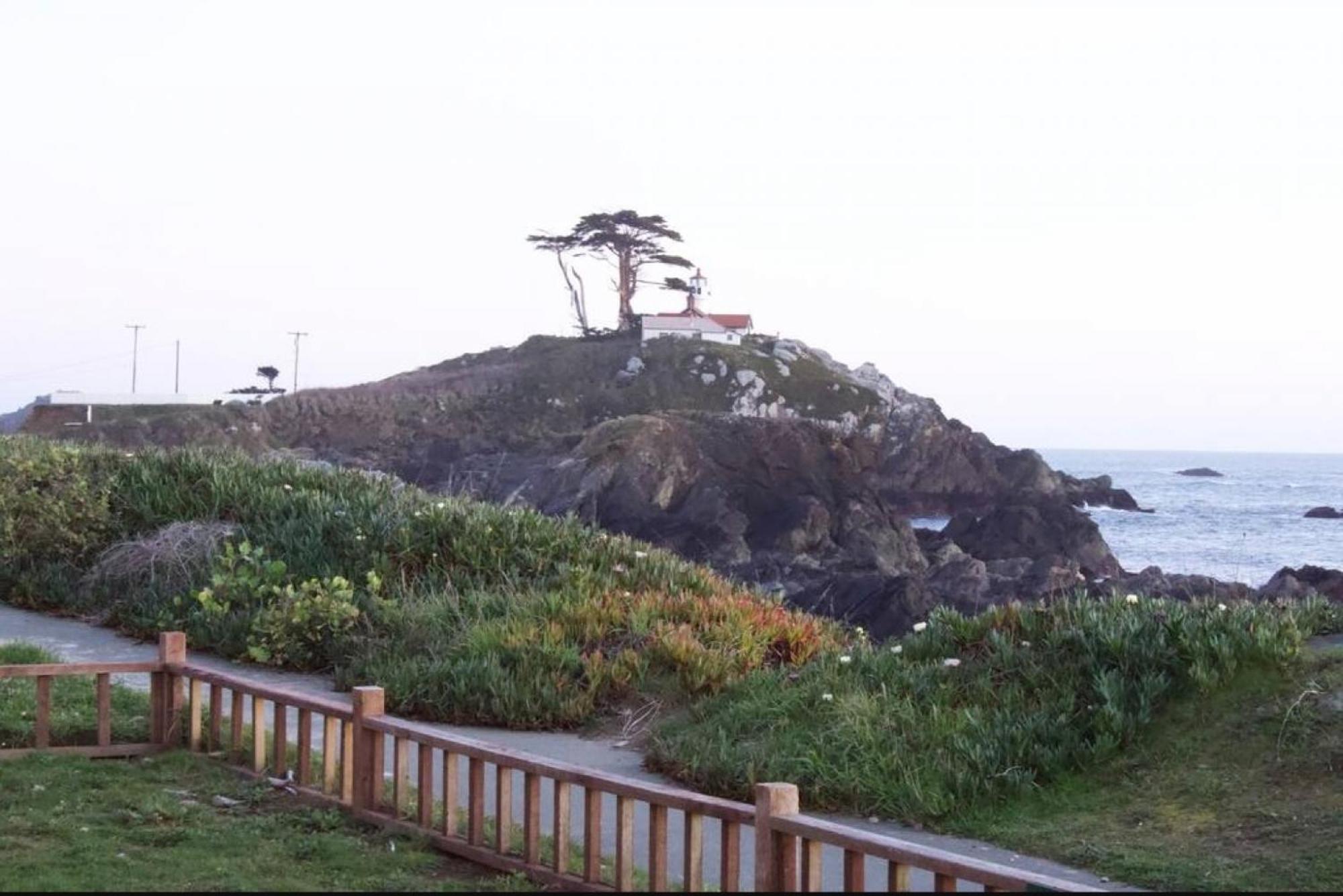 Private Home - Playground, Jumping Mat, Bbq, Darts, Firepit, Gazebo, 4 Smart Tvs, White Cotton Bedding, - The Redwood Cul-De Sac Beach Retreat Crescent City Extérieur photo