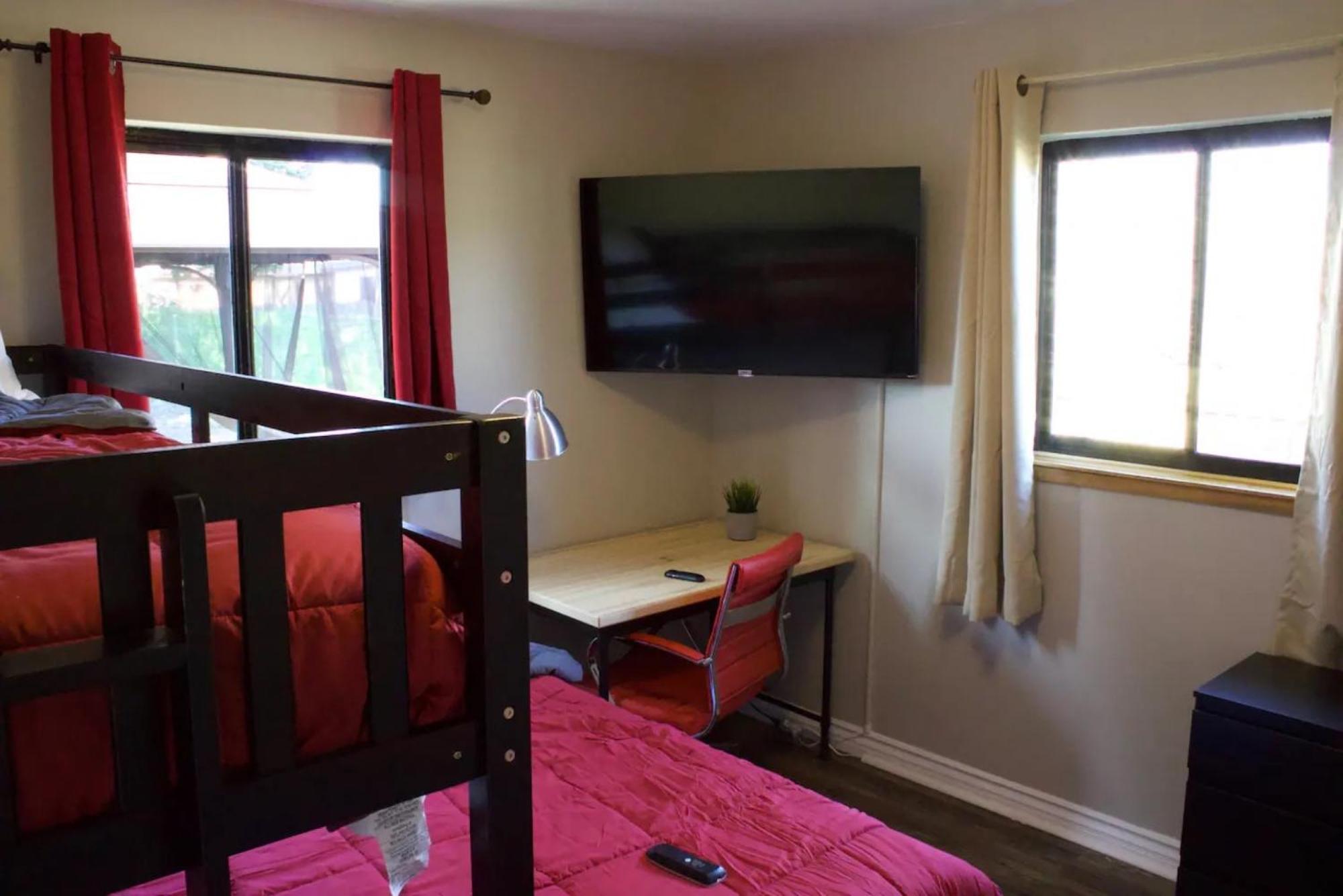 Private Home - Playground, Jumping Mat, Bbq, Darts, Firepit, Gazebo, 4 Smart Tvs, White Cotton Bedding, - The Redwood Cul-De Sac Beach Retreat Crescent City Extérieur photo
