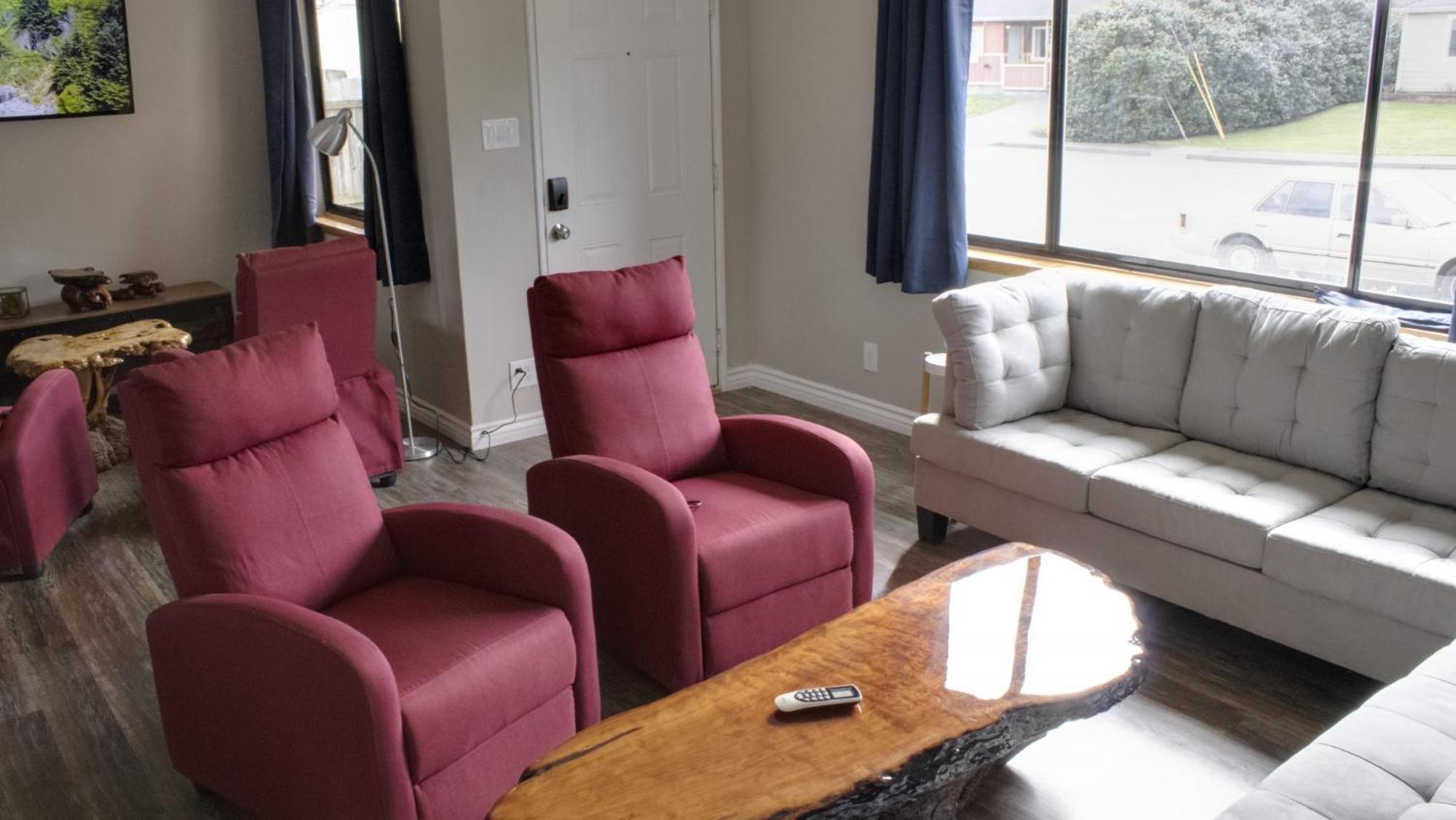 Private Home - Playground, Jumping Mat, Bbq, Darts, Firepit, Gazebo, 4 Smart Tvs, White Cotton Bedding, - The Redwood Cul-De Sac Beach Retreat Crescent City Extérieur photo